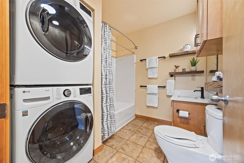 Property photo for 827 Hiawatha Place S #515, Seattle photo 16
