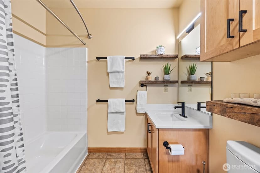 Property photo for 827 Hiawatha Place S #515, Seattle photo 15