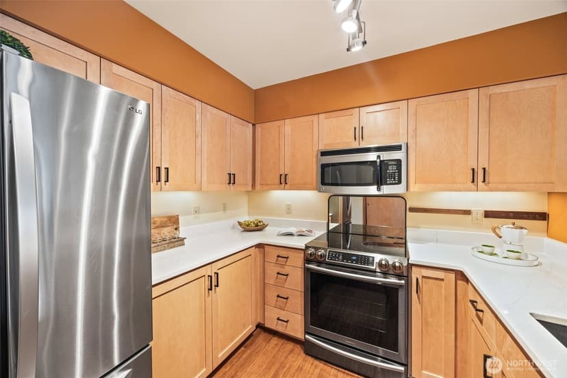 Property photo for 827 Hiawatha Place S #515, Seattle photo 9