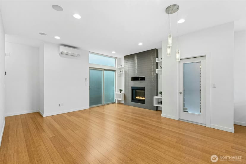 Property photo for 2114 E James Street, Seattle photo 4