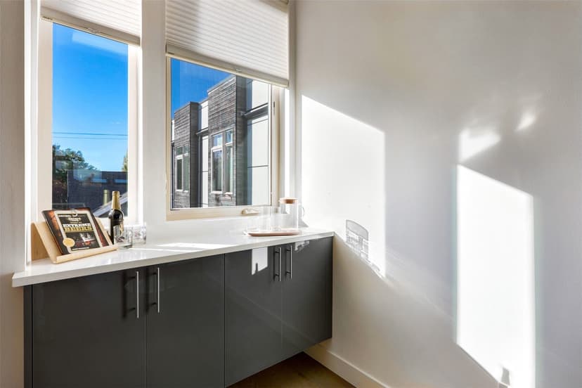 Property photo for 6419 Phinney Avenue N, Seattle photo 16