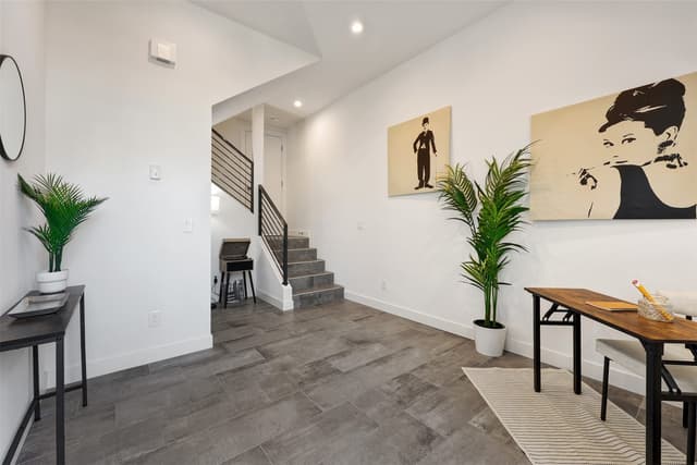Property photo for 6419 Phinney Avenue N, Seattle photo 3