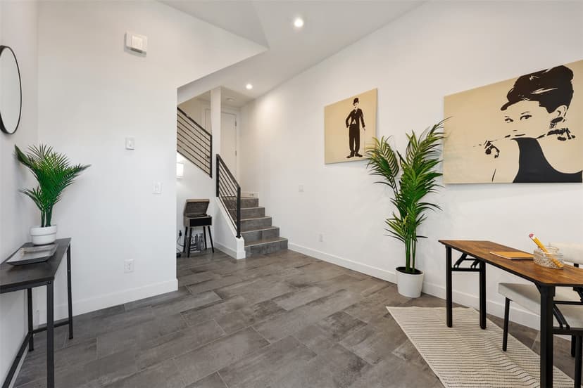 Property photo for 6419 Phinney Avenue N, Seattle photo 3