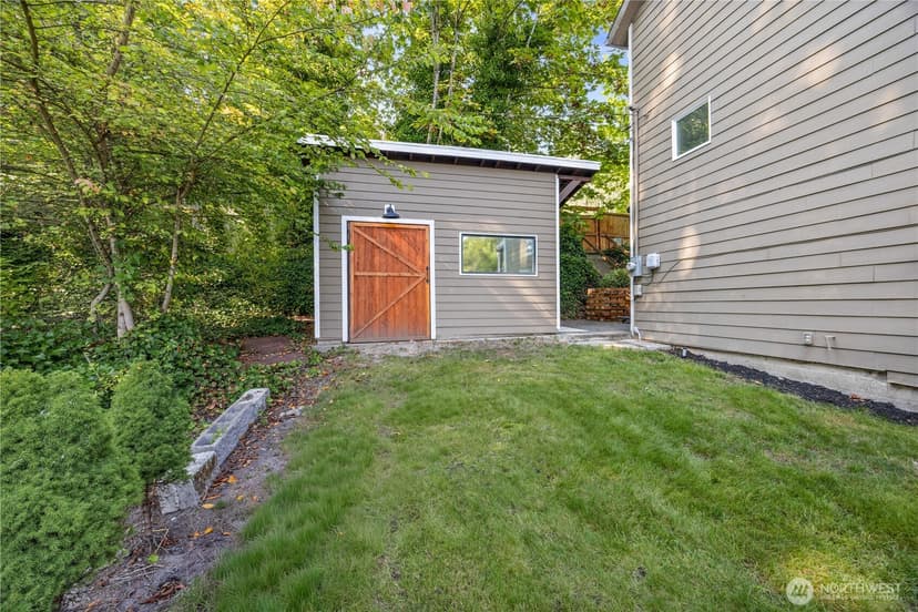 Property photo for 21216 Des Moines Memorial Dr, Des Moines photo 31