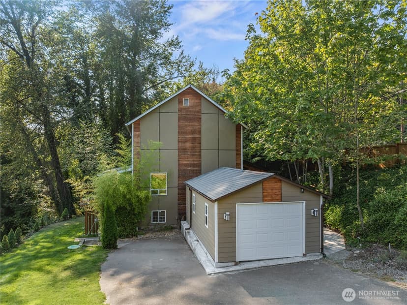 Property photo for 21216 Des Moines Memorial Dr, Des Moines photo 2
