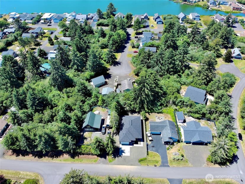 Property photo for 811 Vagabond Avenue, Ocean Shores photo 33