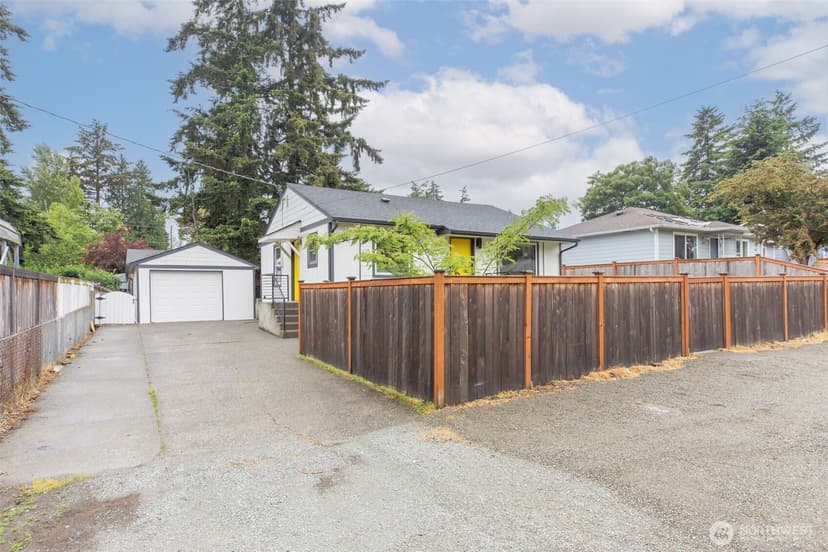 Property photo for 1420 S 129th Street, Burien photo 3