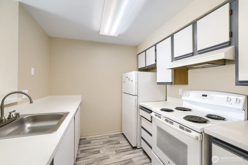 Property photo for 215 100th Street SW #B-204, Everett photo 3