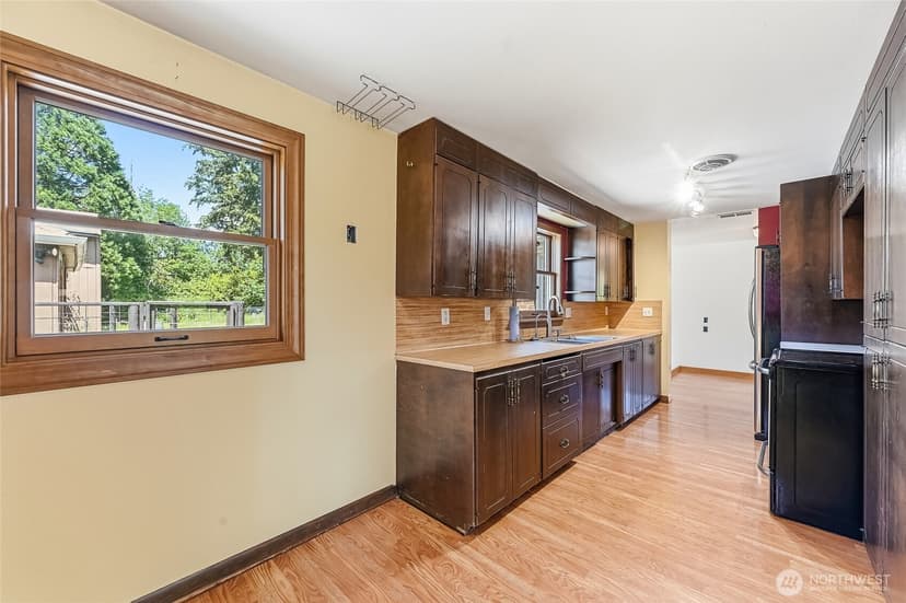 Property photo for 1805 80th Street E, Tacoma photo 11