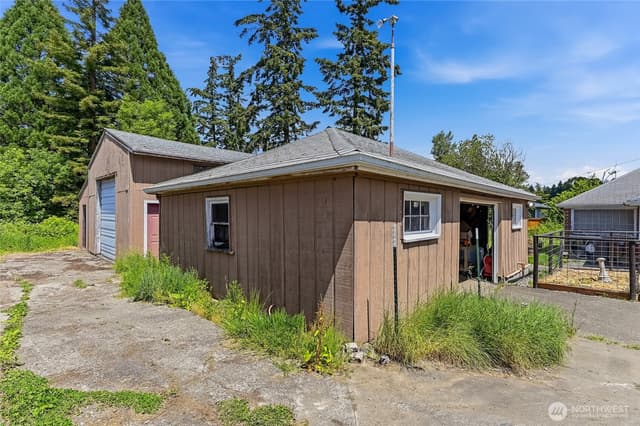 Property photo for 1805 80th Street E, Tacoma photo 2