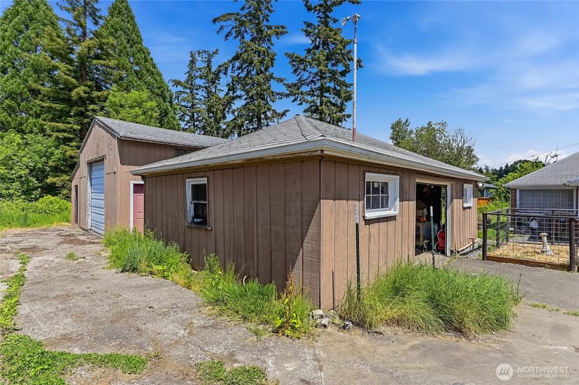 Property photo for 1805 80th Street E, Tacoma photo 2
