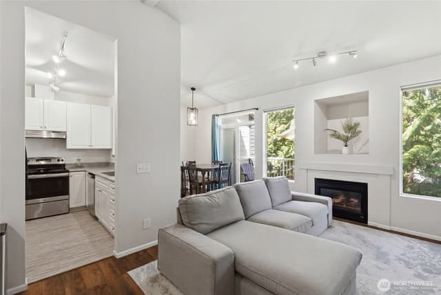 Property photo for 10825 SE 200th Street #H206, Kent photo 2