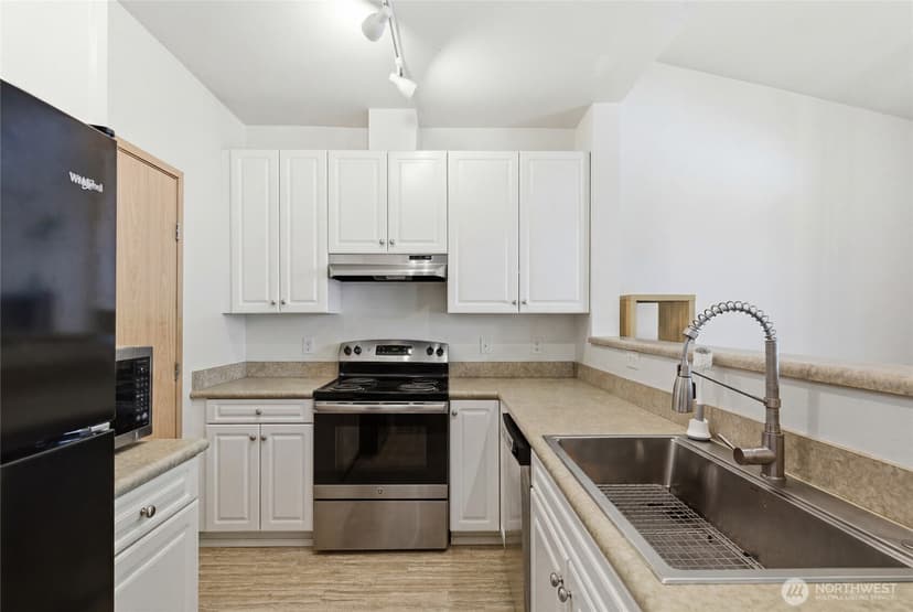 Property photo for 10825 SE 200th Street #H206, Kent photo 4