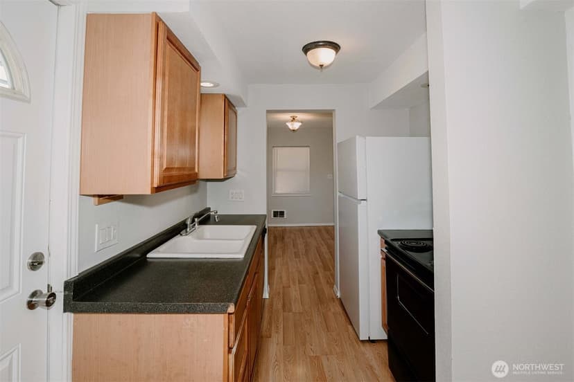Property photo for 2220 Summit Avenue, Everett photo 5