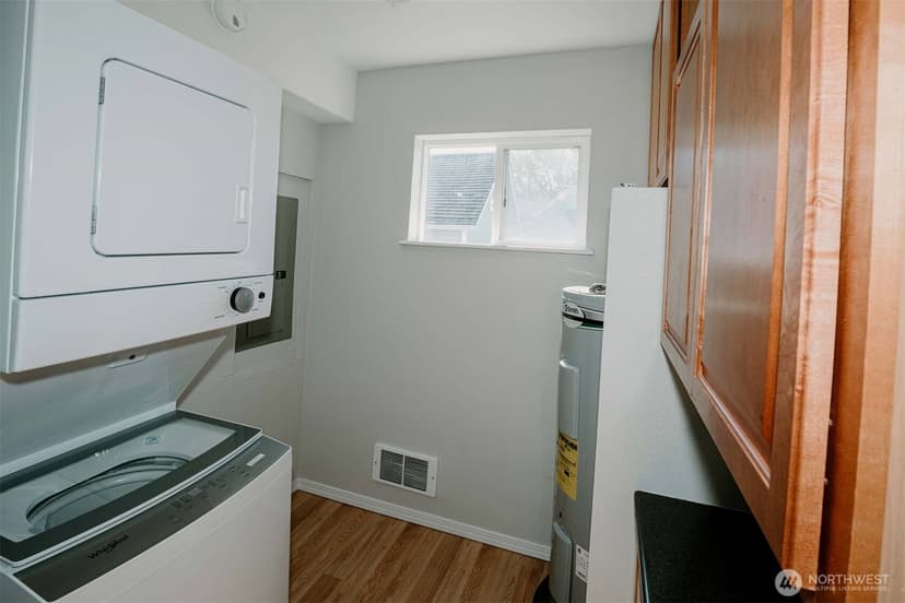 Property photo for 2220 Summit Avenue, Everett photo 7