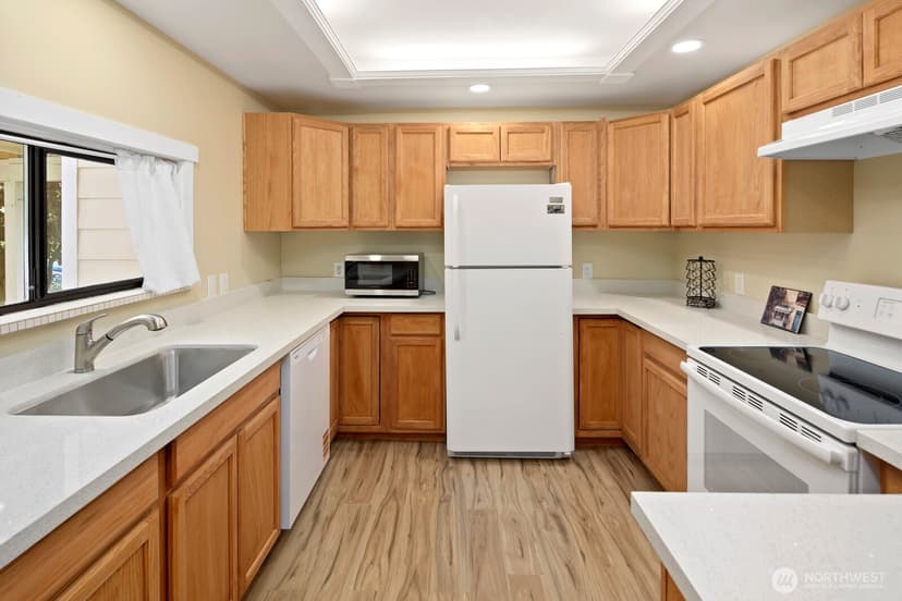 Property photo for 10006 Rainier Avenue S, Seattle photo 6