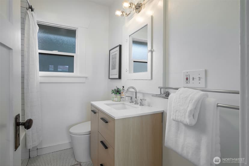 Property photo for 906 19th Avenue, Seattle photo 23