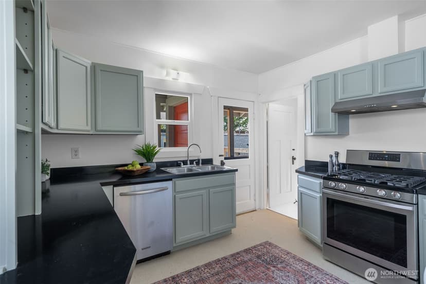 Property photo for 906 19th Avenue, Seattle photo 18