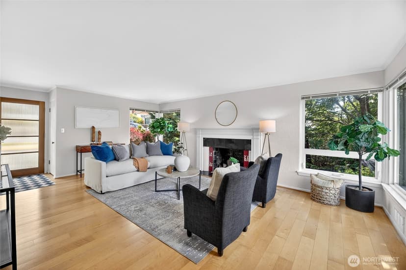 Property photo for 8261 Northrop Place SW, Seattle photo 10