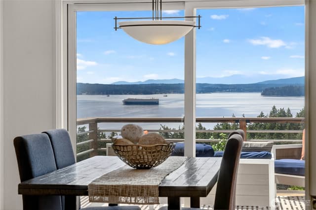 Property photo for 8261 Northrop Place SW, Seattle photo 3