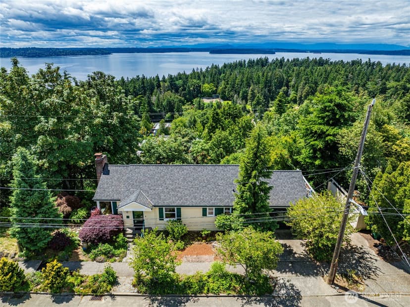 Property photo for 8261 Northrop Place SW, Seattle photo 32