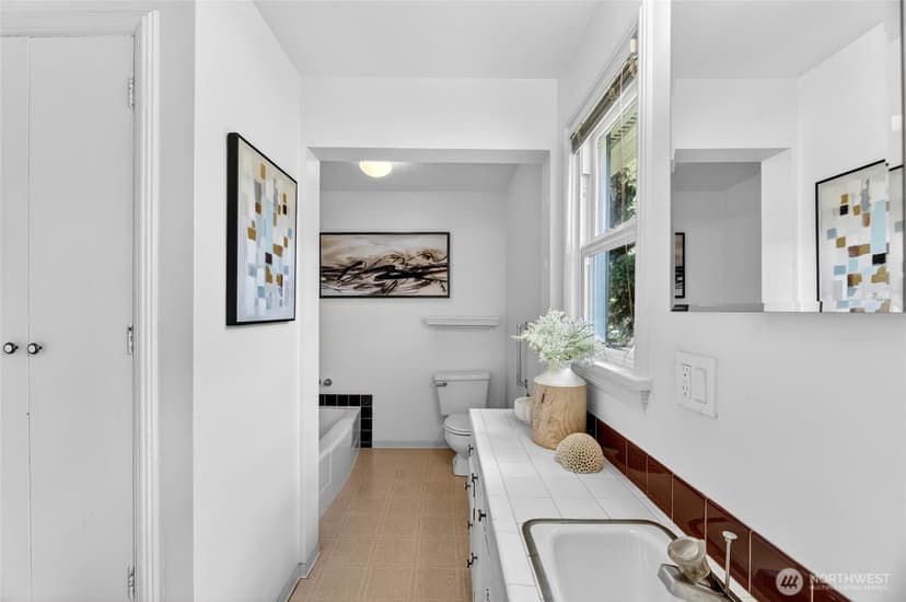 Property photo for 8261 Northrop Place SW, Seattle photo 19