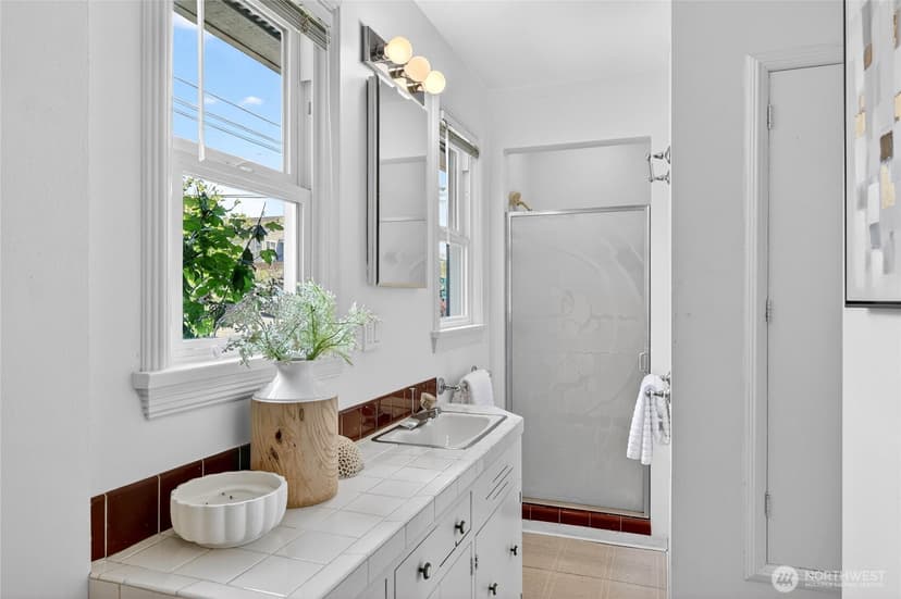 Property photo for 8261 Northrop Place SW, Seattle photo 18