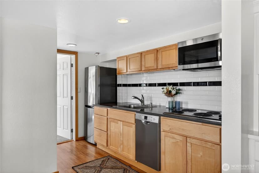 Property photo for 8261 Northrop Place SW, Seattle photo 23