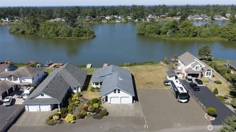 Property photo for 595 Blue Wing Loop SE, Ocean Shores photo 2