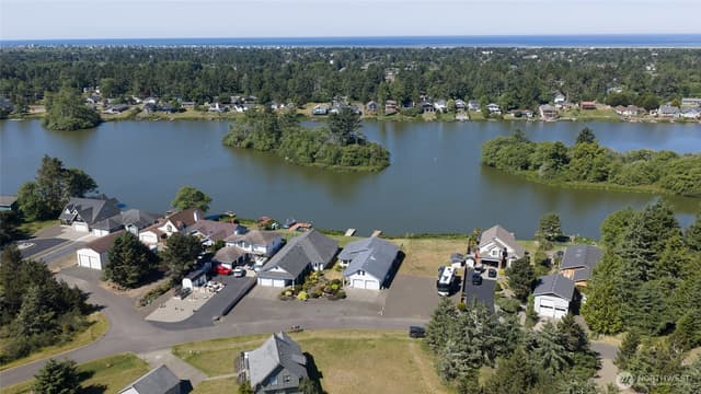 Property photo for 595 Blue Wing Loop SE, Ocean Shores photo 3