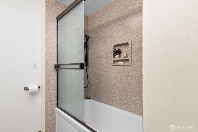 Property photo for 4215 189th Place SW, Lynnwood photo 33