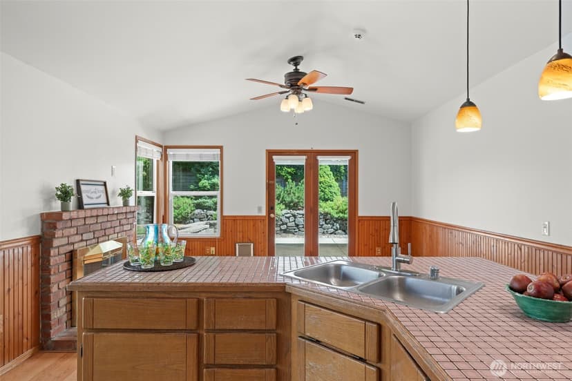 Property photo for 4929 Enetai Avenue NE, Tacoma photo 15