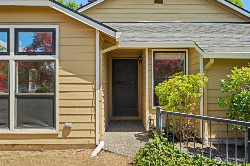 Property photo for 4929 Enetai Avenue NE, Tacoma photo 7