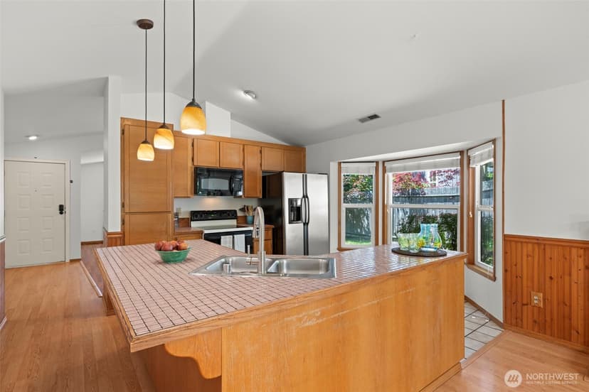 Property photo for 4929 Enetai Avenue NE, Tacoma photo 14