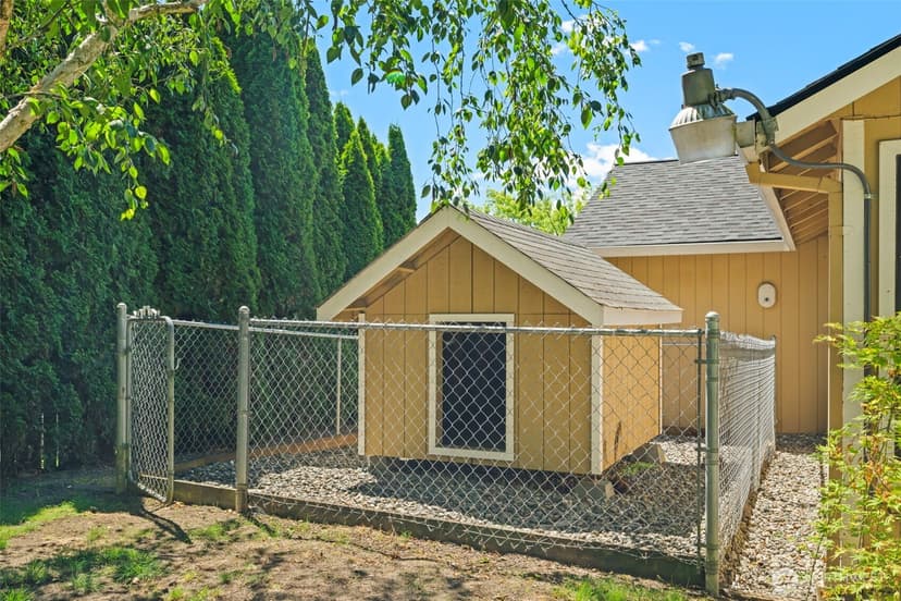 Property photo for 4929 Enetai Avenue NE, Tacoma photo 36