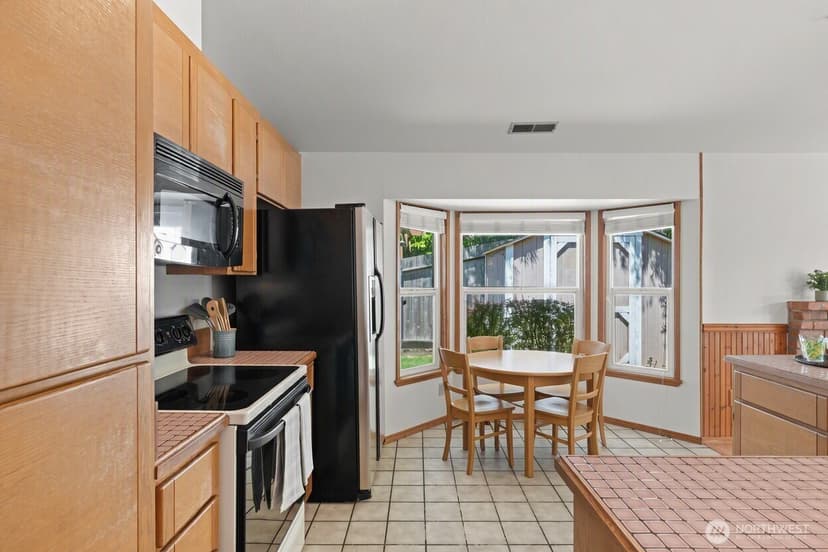 Property photo for 4929 Enetai Avenue NE, Tacoma photo 13