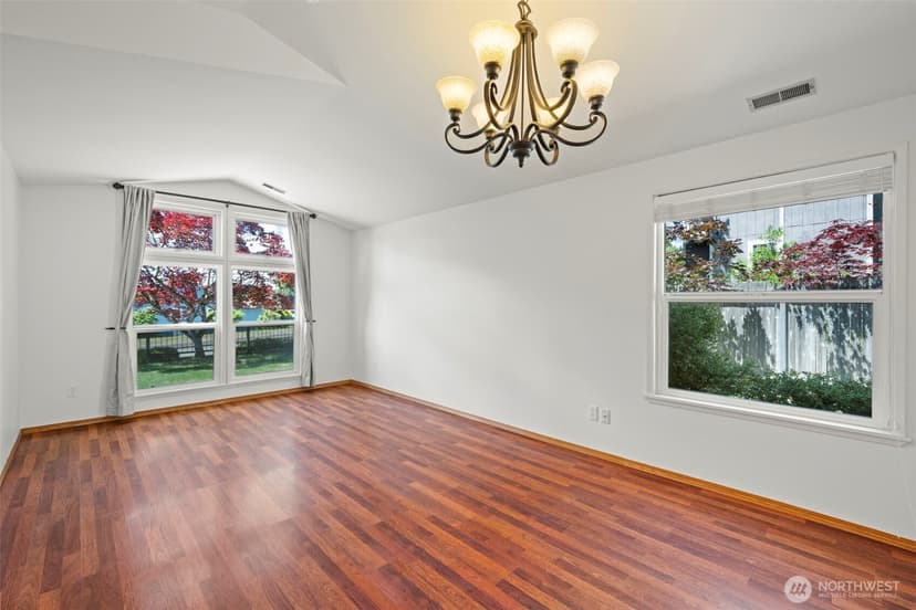 Property photo for 4929 Enetai Avenue NE, Tacoma photo 9
