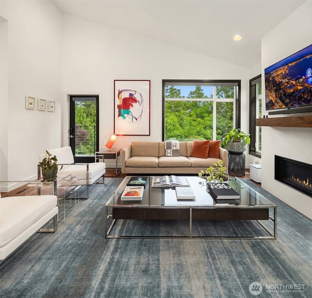 Property photo for 311 34th Avenue E, Seattle photo 3