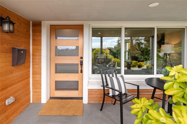 Property photo for 9258 24th Avenue SW, Seattle photo 4