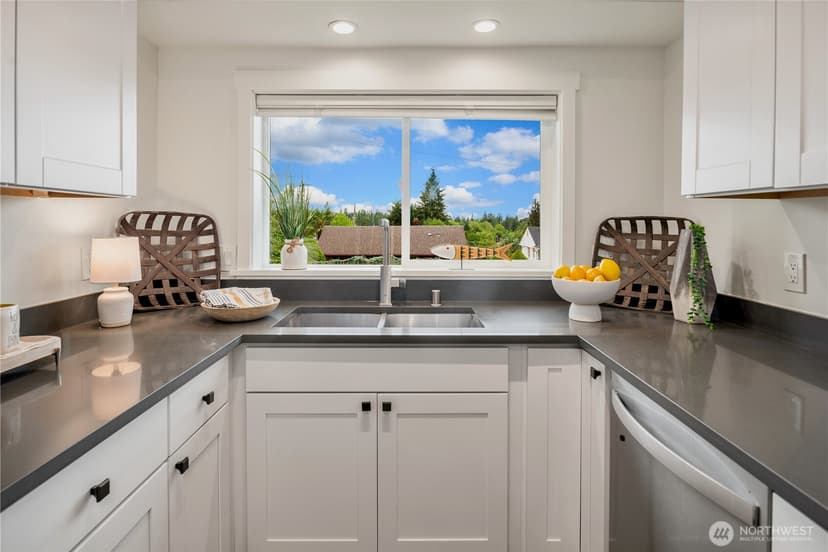 Property photo for 9258 24th Avenue SW, Seattle photo 12