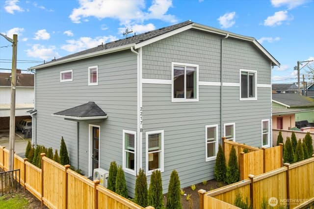 Property photo for 2217 Hoyt Avenue #B, Everett photo 2