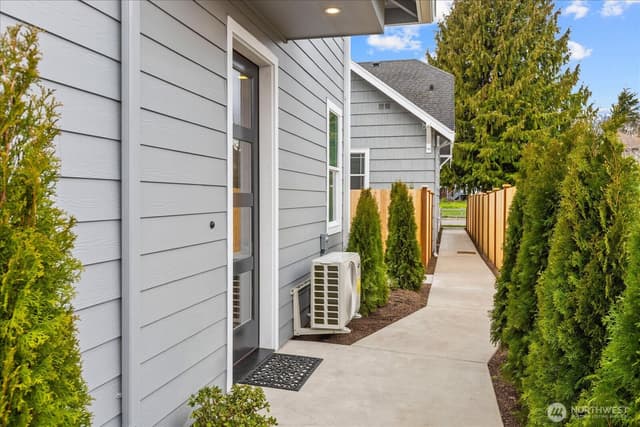 Property photo for 2217 Hoyt Avenue #B, Everett photo 3