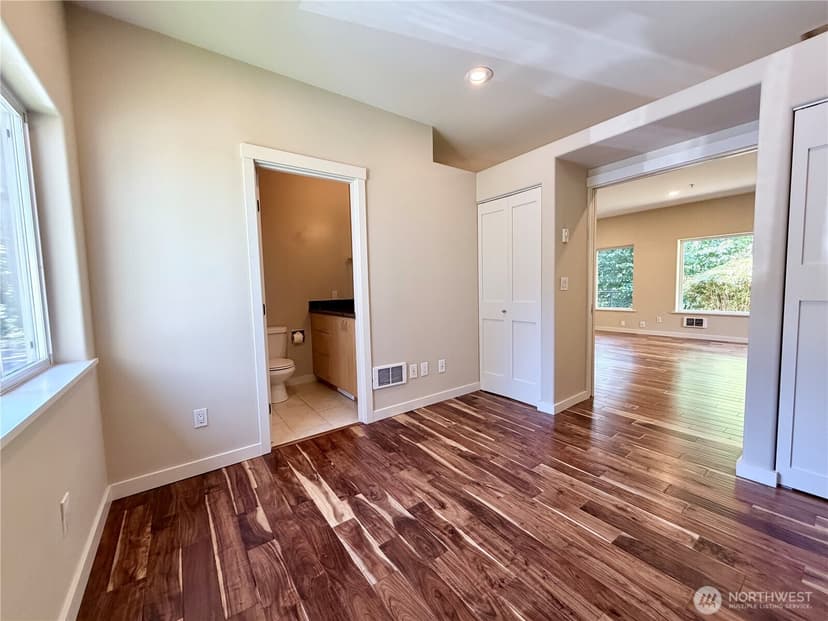 Property photo for 10021 7th Avenue NW #E, Seattle photo 17