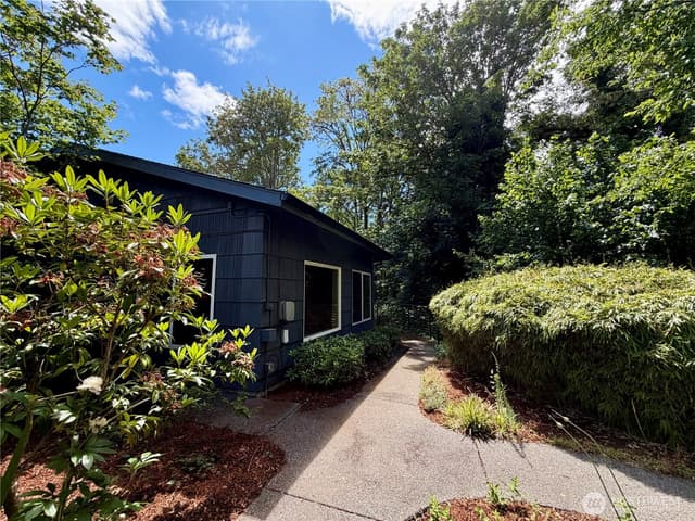 Property photo for 10021 7th Avenue NW #E, Seattle photo 3