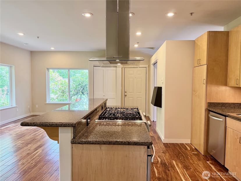Property photo for 10021 7th Avenue NW #E, Seattle photo 12