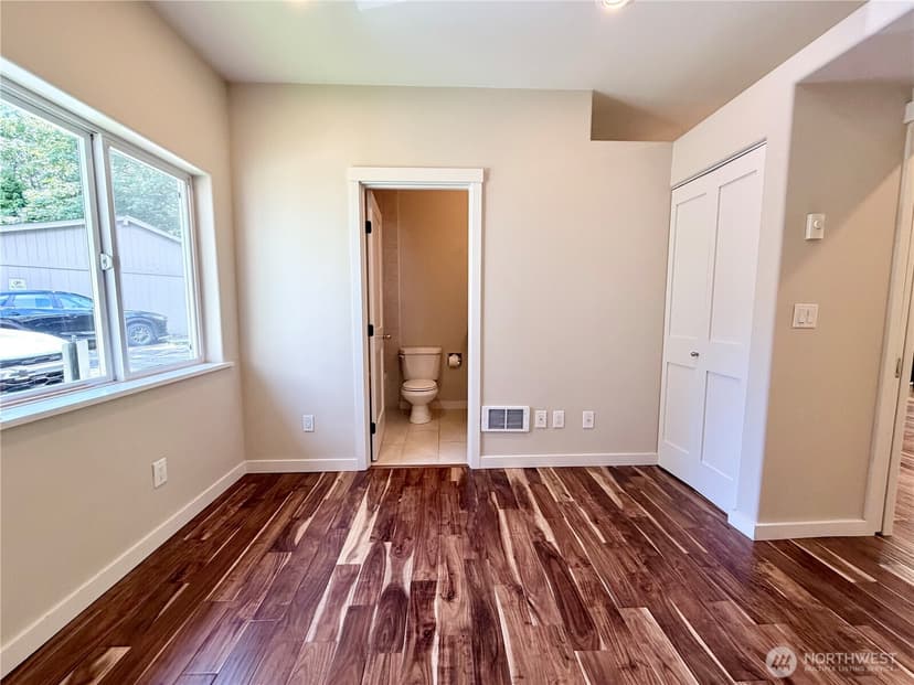 Property photo for 10021 7th Avenue NW #E, Seattle photo 18