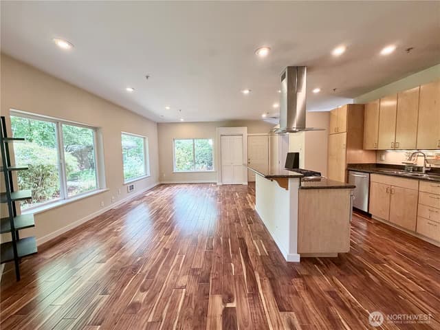 Property photo for 10021 7th Avenue NW #E, Seattle photo 2