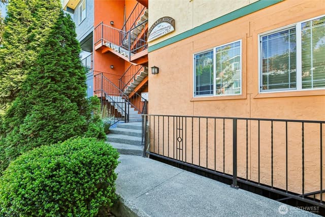 Property photo for 717 NW 70th Street #203, Seattle photo 3