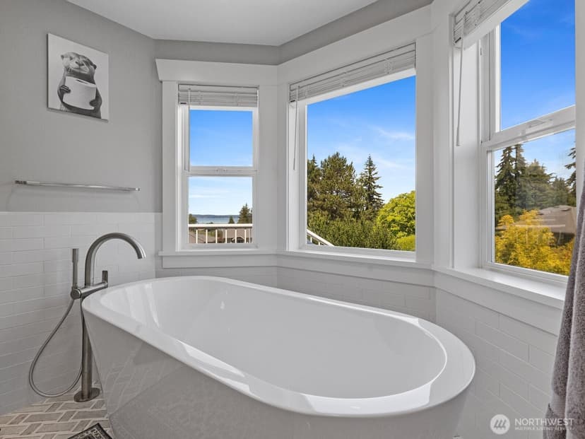 Property photo for 4909 Chinook Drive, Everett photo 23