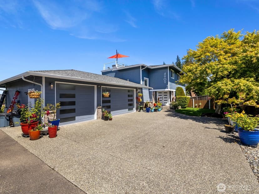 Property photo for 4909 Chinook Drive, Everett photo 2